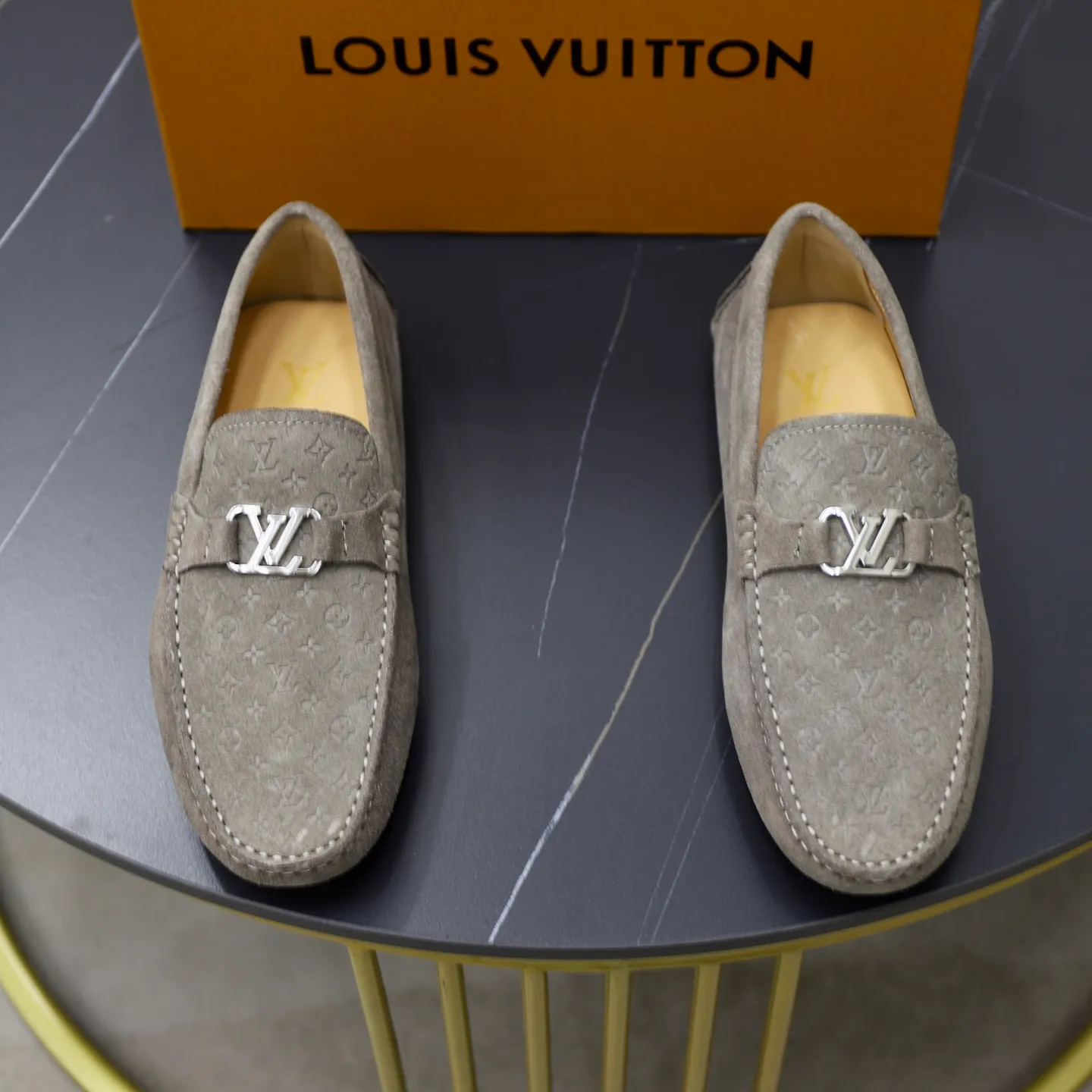 Ex-factory price: 480💰【LV】Louis Vuitton ⚠️High-end men’s driving and pedal series ⚠️38-44 (customized for 45) ⚠️All original cowhide leather! Thick and soft! Made entirely of calfskin lining! The latest non-slip beanie sole! Three-dimensional package technology! Fashionable and classic! Handicrafts! Original high quality! Feel free to compare!